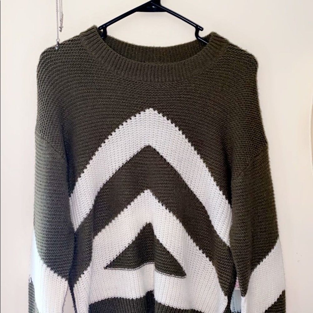 Derek heart green and white sweater